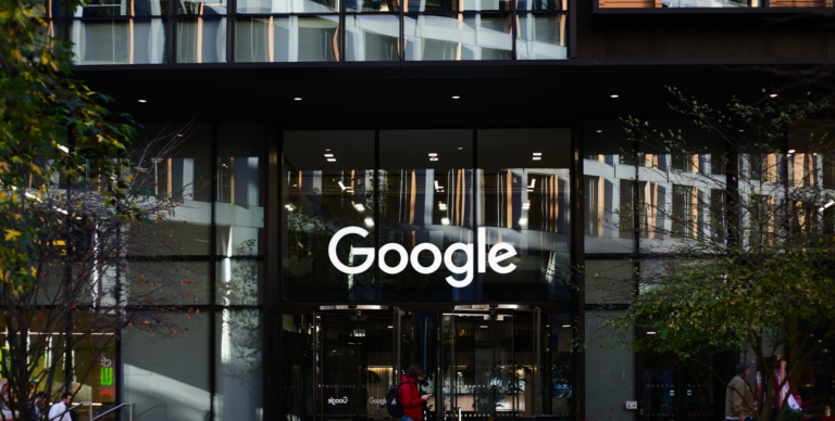 Google lança modelo de IA mais rápido e barato e intensifica disputa com concorrentes